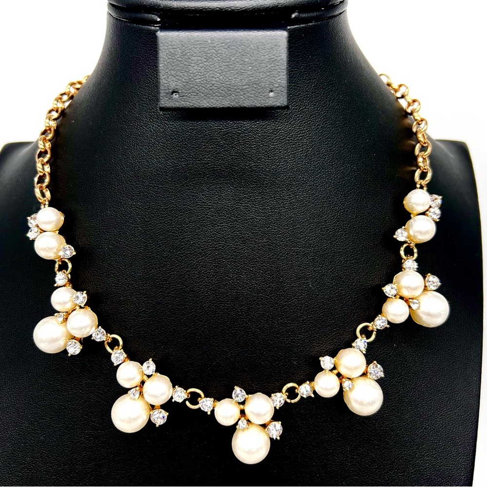 263. Elegant Faux Pearl Rhinestone and Gold Necklace